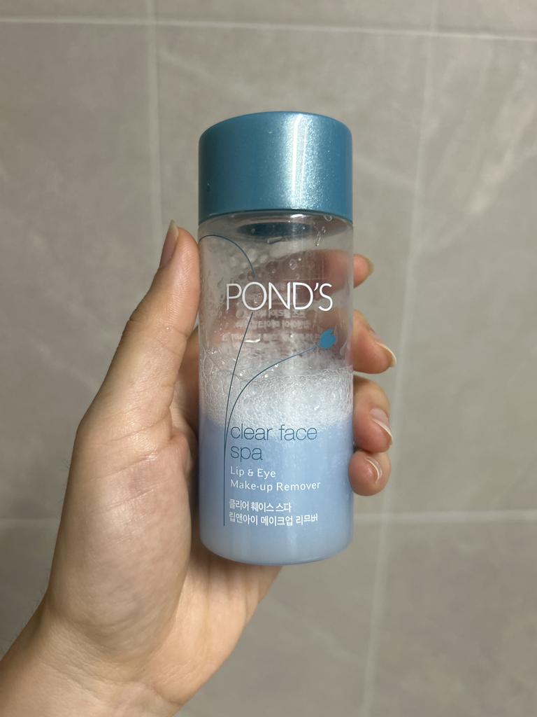 清洁面部水疗唇部和眼部卸妆液的真实用户使用照片