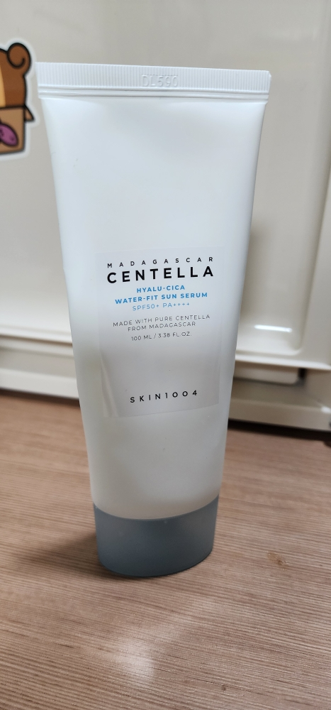 스킨1004 (SKIN1004) 마다가스카르 센텔라 히알루-시카 워터핏 선 세럼 [SPF50+/PA++++] review image