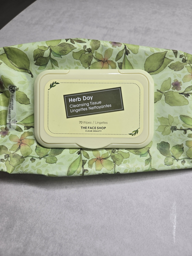 더페이스샵 (THEFACESHOP) 허브데이 클렌징 티슈 review image