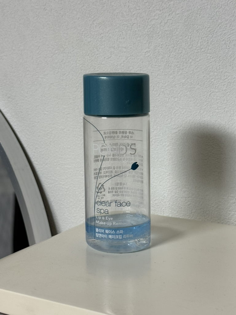 清洁面部水疗唇部和眼部卸妆液的真实用户使用照片