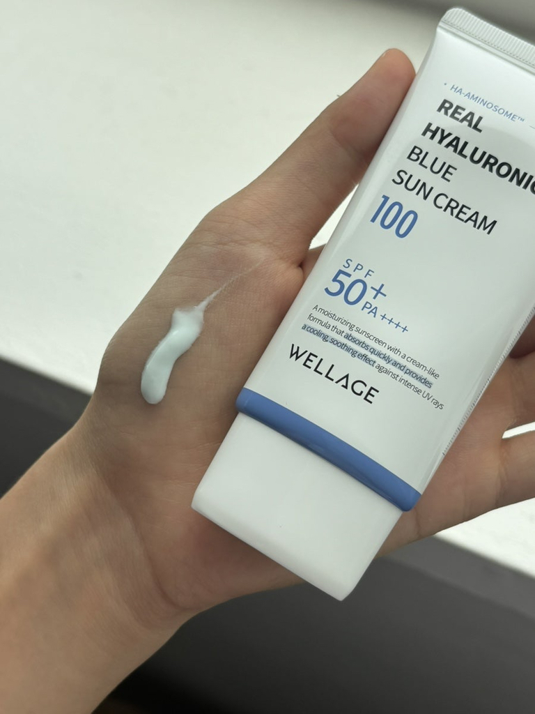 웰라쥬 (WELLAGE) 리얼 히알루로닉 블루 선크림 [SPF50+/PA++++] review image