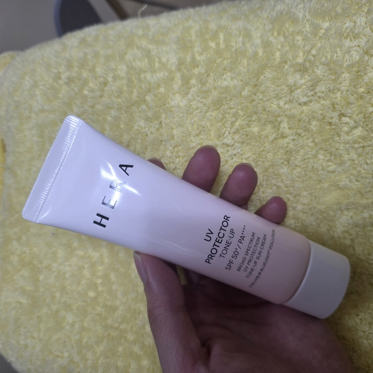 헤라 (HERA) UV프로텍터 톤업 [SPF50+/PA++++] review image