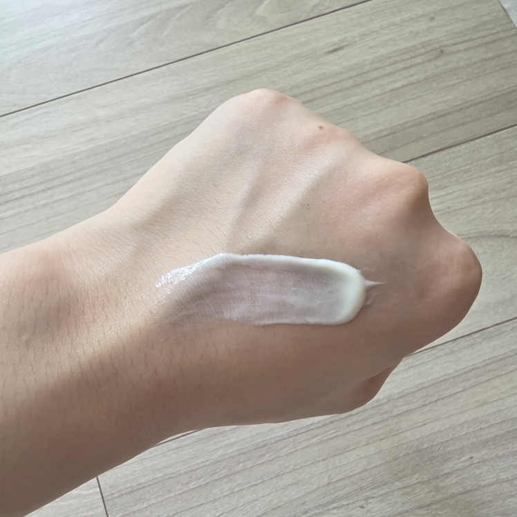 구달 (goodal) 맑은 어성초 진정 수분 선크림 [SPF50+/PA++++] review image