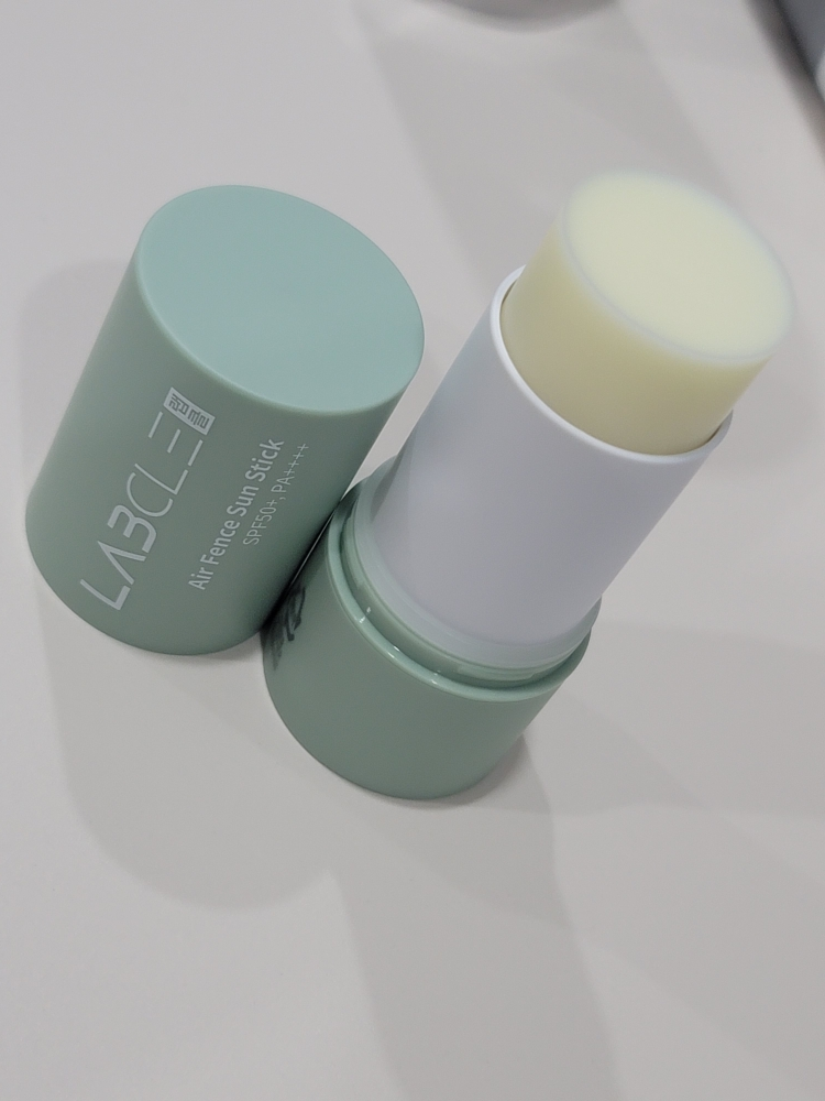 랩클 (LABCLE) 에어펜스 선스틱 [SPF50+/PA++++] review image