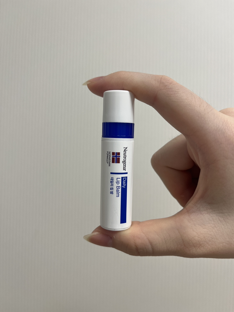 뉴트로지나 (Neutrogena) 데일리 립 밤 review image