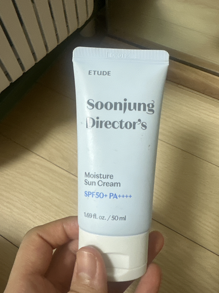 에뛰드 (ETUDE) 순정 디렉터 수분 선크림 [SPF50+/PA++++] review image