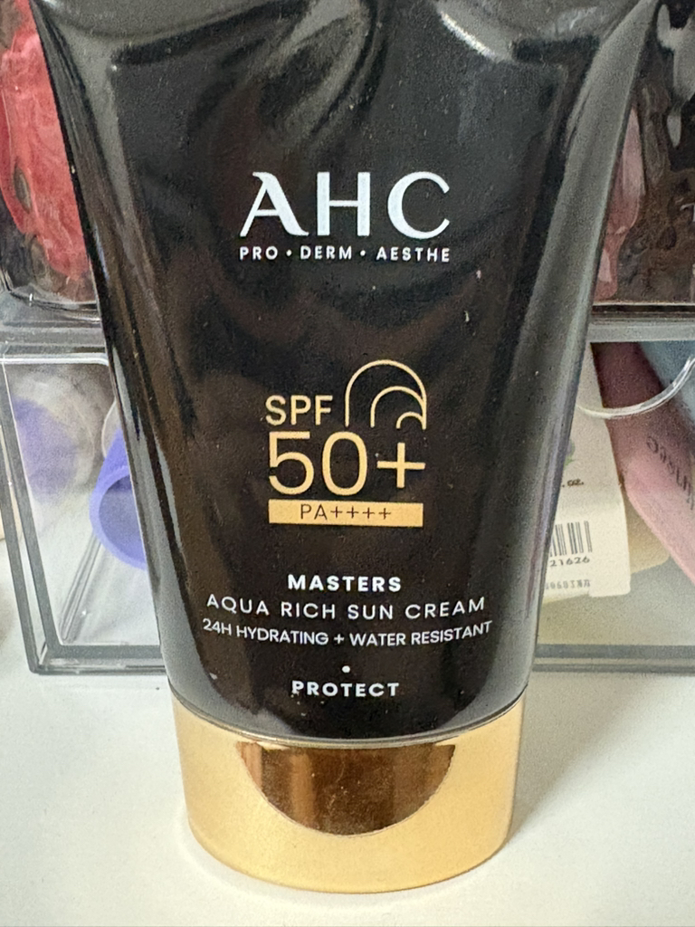 AHC (에이에이치씨) 마스터즈 아쿠아 리치 선크림 [SPF50+/PA++++] review image