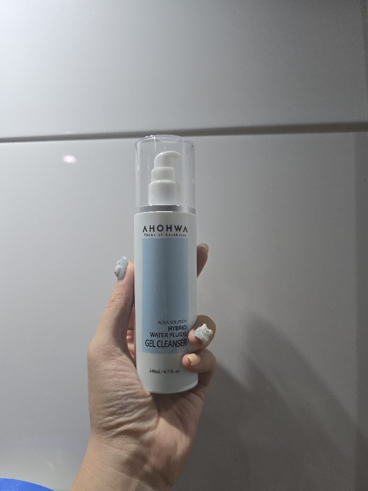 아오와 (AHOHWA) 하이브리드 워터 플루이드 젤 클렌저 review image
