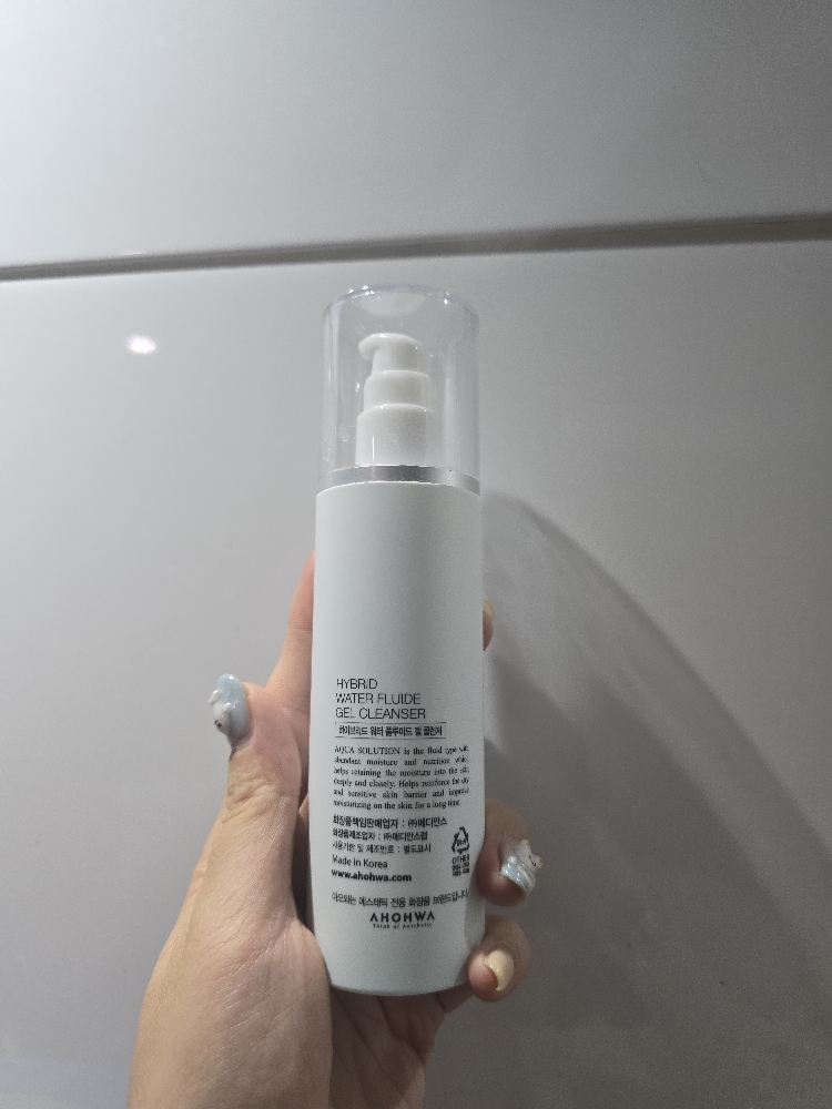 아오와 (AHOHWA) 하이브리드 워터 플루이드 젤 클렌저 review image