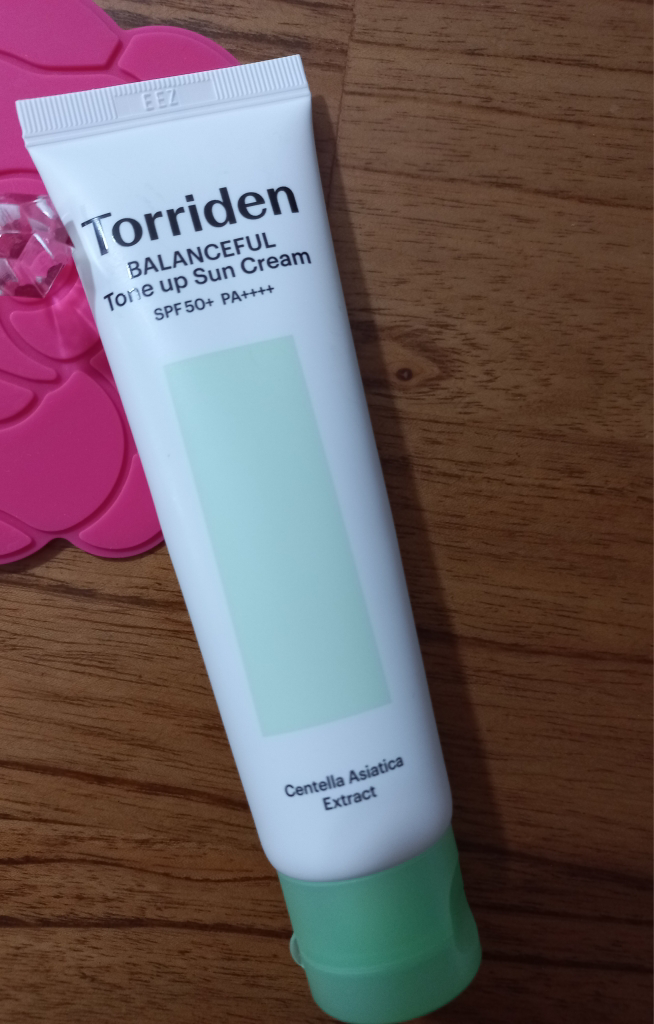 토리든 (Torriden) 밸런스풀 시카 톤업 선크림 [SPF50+/PA++++] review image