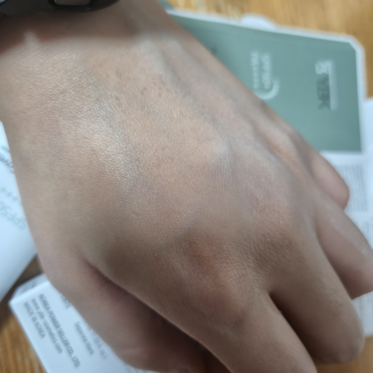 YBK (와이비케이) 포어 풀 커버 데일리 썬스크린 [SPF50+/PA++++] review image