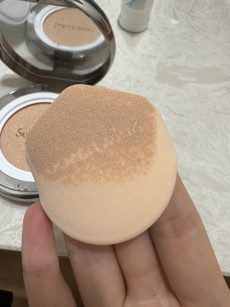 설화수 (Sulwhasoo) 퍼펙팅 쿠션 에어리 [SPF50+/PA+++] [17N1호] review image