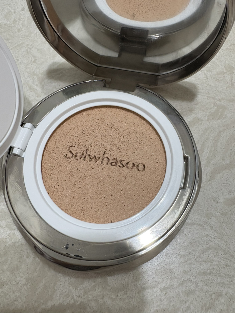 설화수 (Sulwhasoo) 퍼펙팅 쿠션 에어리 [SPF50+/PA+++] [17N1호] review image