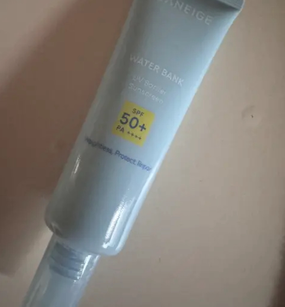 라네즈 (LANEIGE) 워터뱅크 UV 베리어 선크림 [SPF50+/PA++++] review image