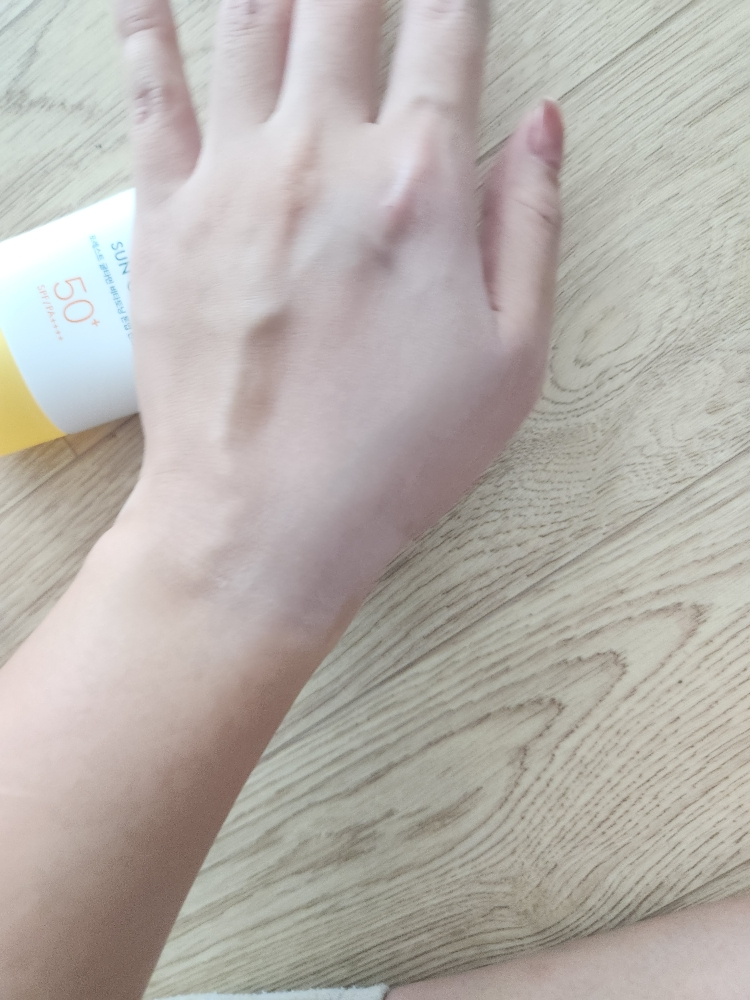 포레스트 (FoRest) 귤타민 비타토닝 톤업 선크림 [SPF50+/PA++++] review image