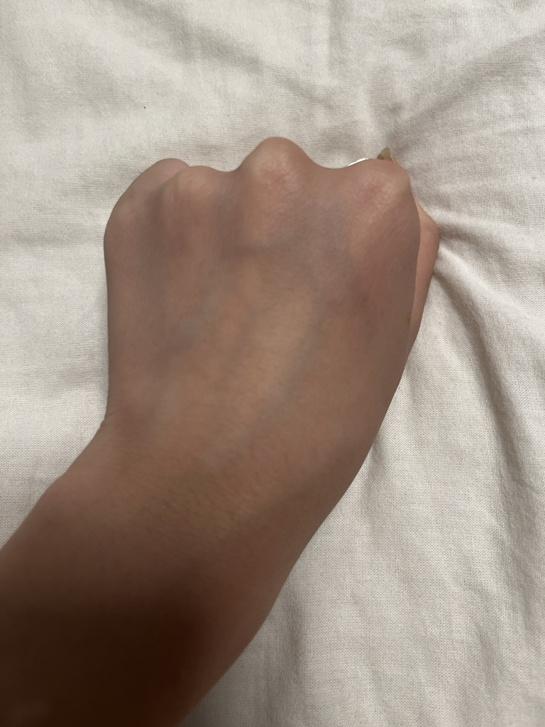 马达加斯加圣特拉玻尿酸水润防晒精华液 [SPF50+/PA++++]的真实用户使用照片