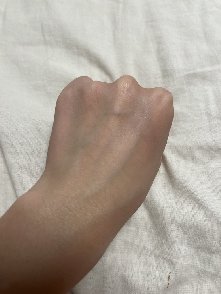 马达加斯加圣特拉玻尿酸水润防晒精华液 [SPF50+/PA++++]的真实用户使用照片