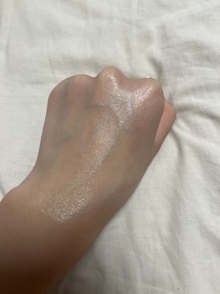马达加斯加圣特拉玻尿酸水润防晒精华液 [SPF50+/PA++++]的真实用户使用照片