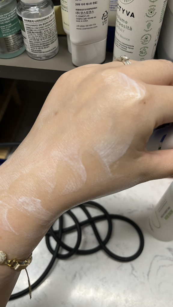 透明质酸清新防晒精华液 [SPF50+/PA++++]的真实用户使用照片