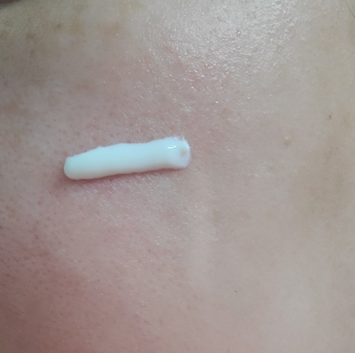 阿朱伦水润精华 [SPF50+/PA+++]的真实用户使用照片