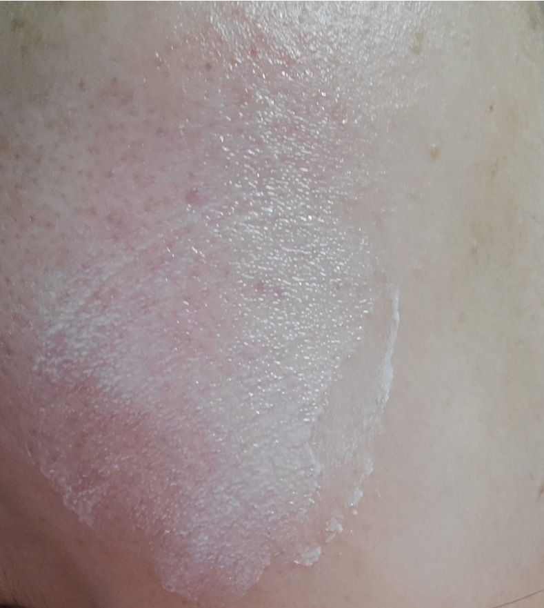阿朱伦水润精华 [SPF50+/PA+++]的真实用户使用照片