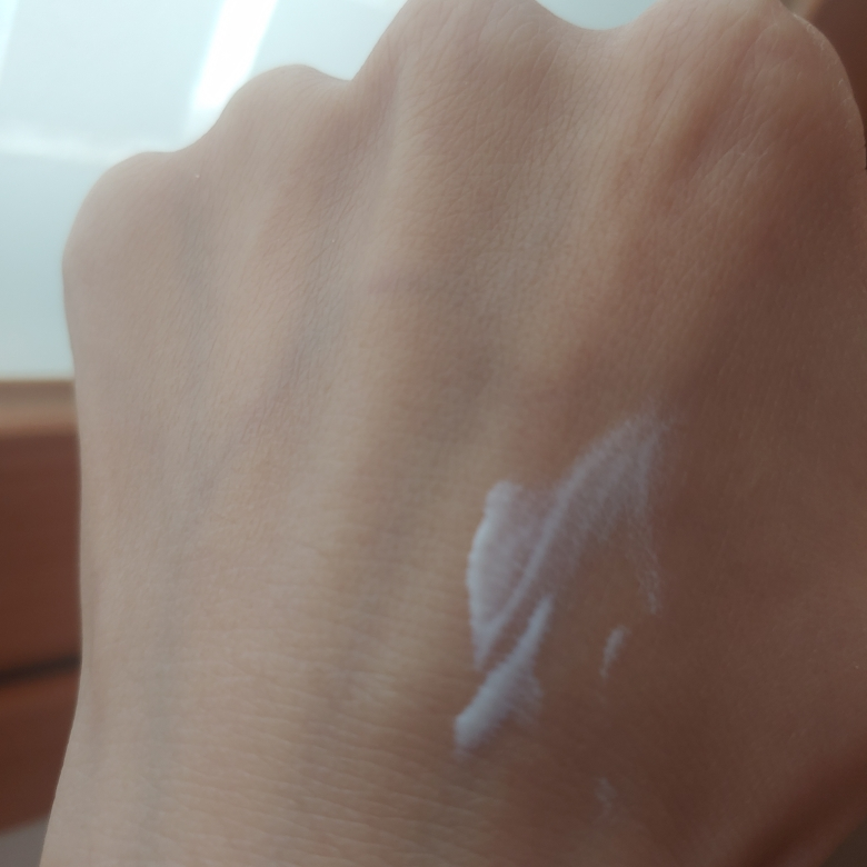 舒缓保湿防晒霜 [SPF50+/PA++++]的真实用户使用照片