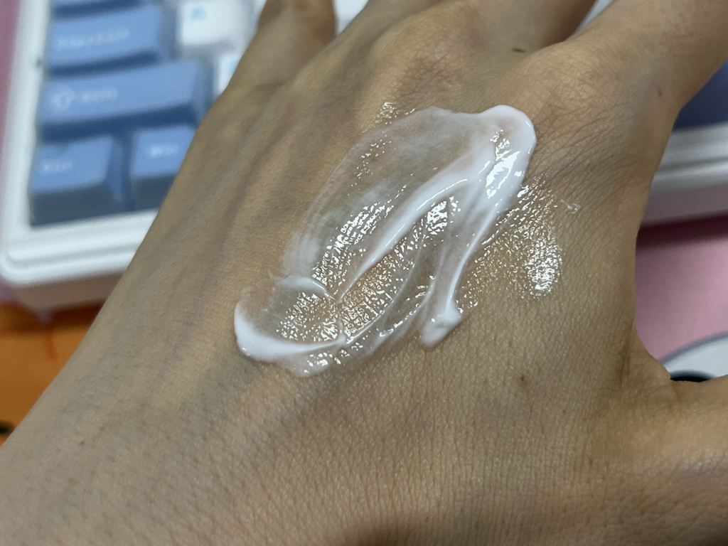 阿朱伦水润精华 [SPF50+/PA+++]的真实用户使用照片