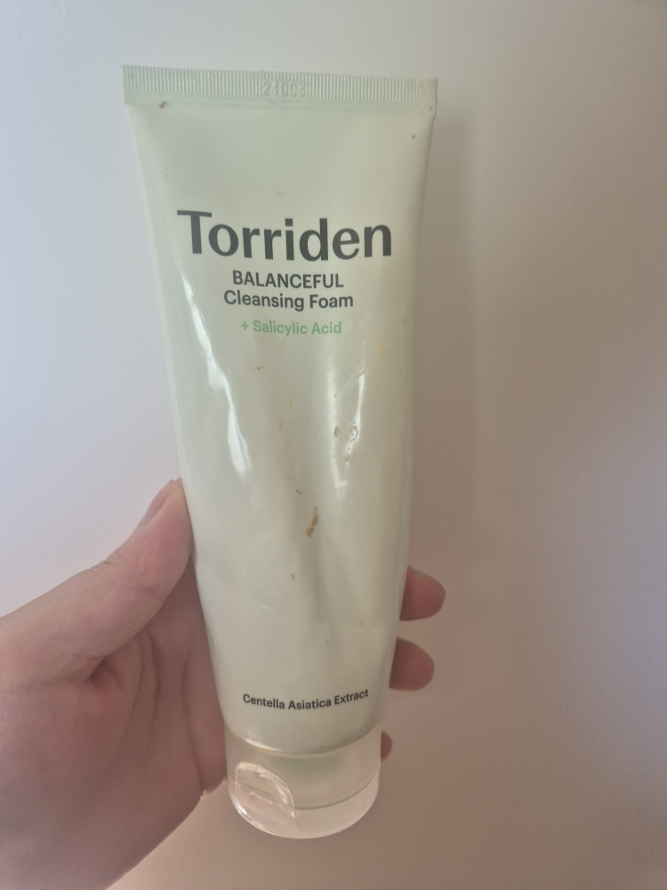 토리든 (Torriden) 밸런스풀 시카 포어 클렌징 폼 review image