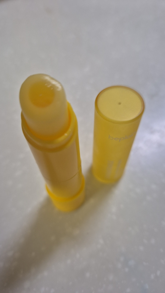 洋甘菊双重保湿润唇膏的真实用户使用照片