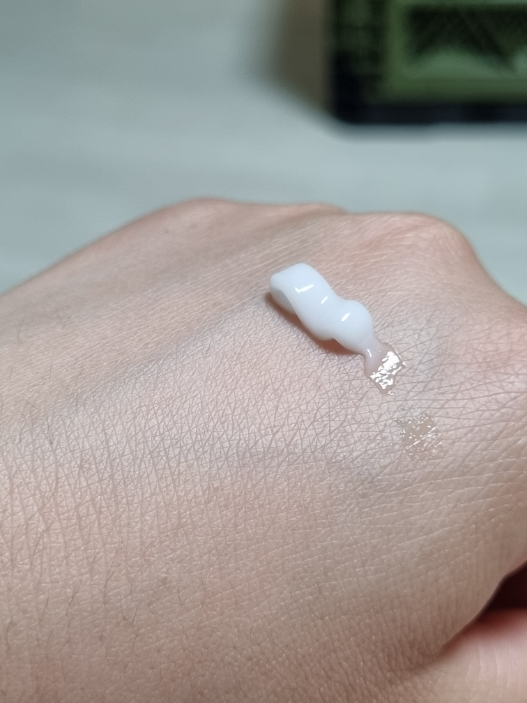 紧致毛孔肽酸™蛋白质乳液的真实用户使用照片