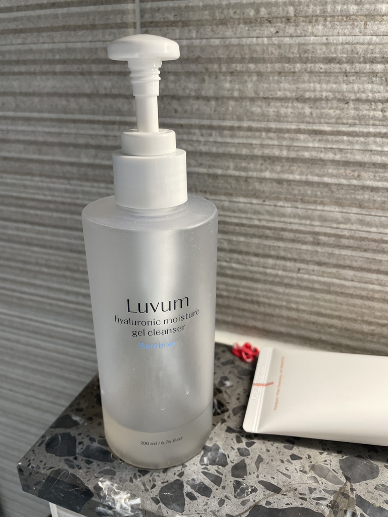러븀 (Luvum) 대나무 히알루론산 수분 젤 클렌저 review image