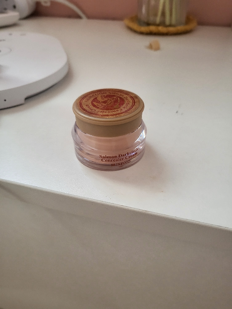 스킨푸드 (SKINFOOD) 연어 다크서클 컨실러 크림 [1호 블루밍] review image