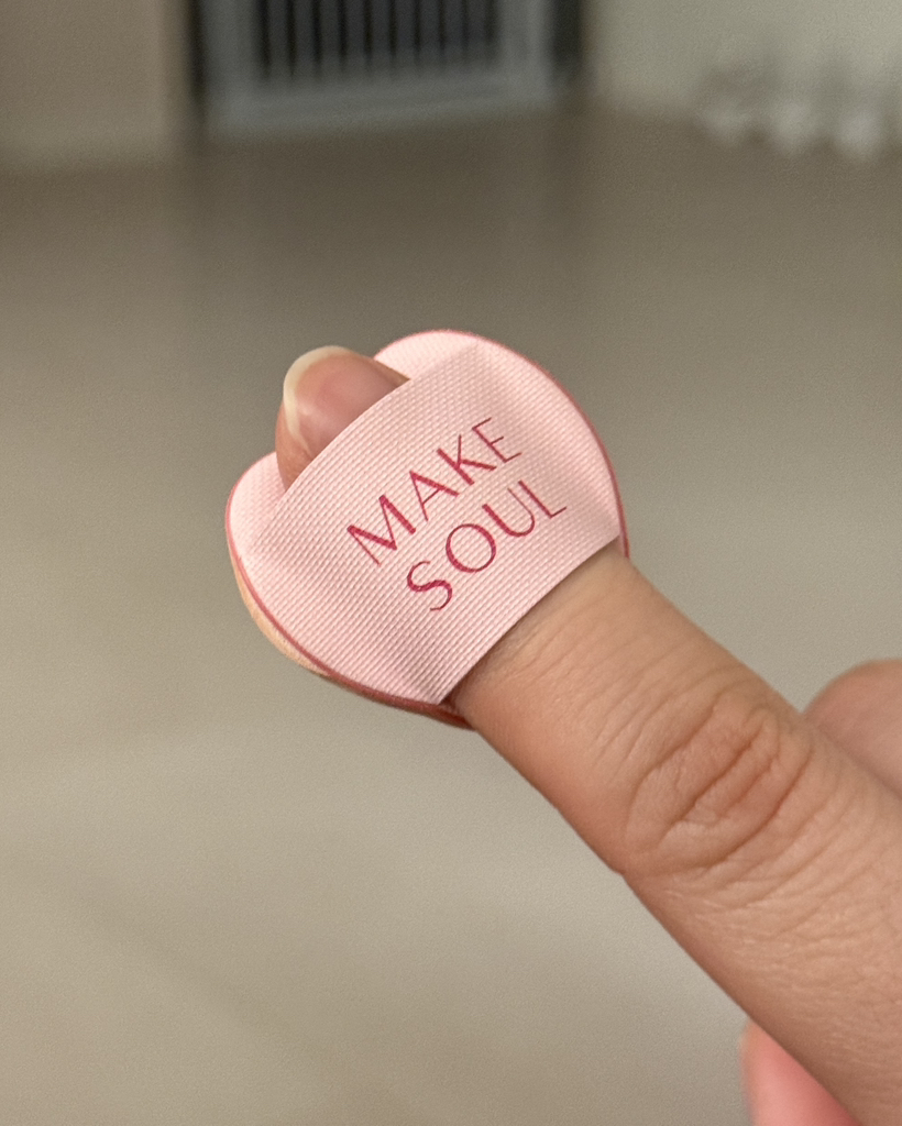 메크쏘울 (MAKESOUL) 리퀴드 에센스 하이라이터 [01 내영혼의빛] review image