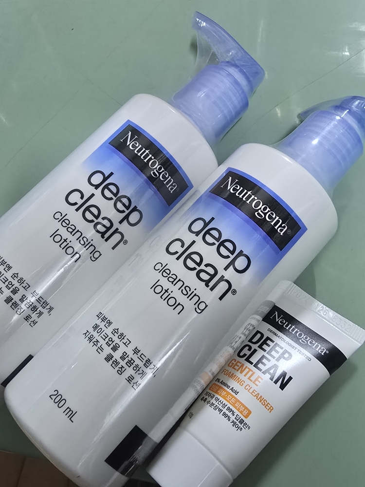 Neutrogena 深层清洁洁面乳 common.review image