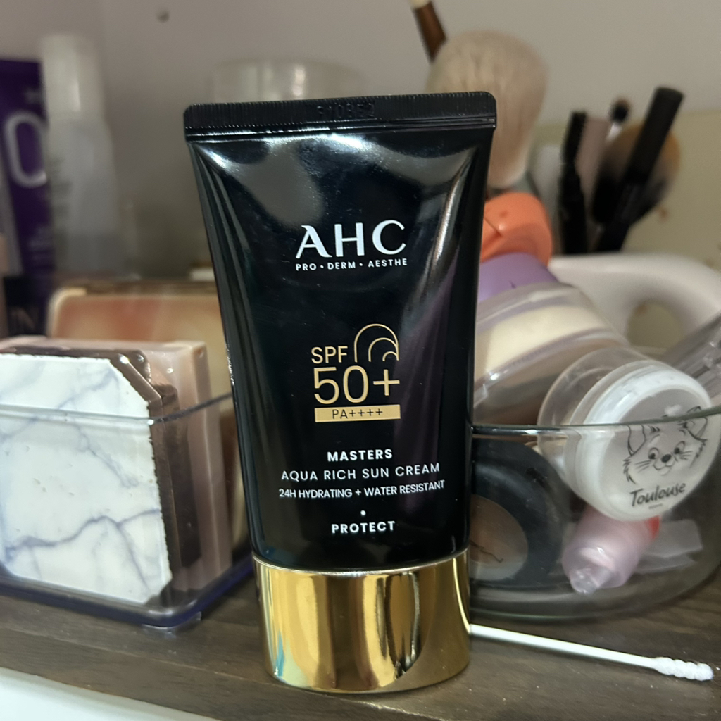 AHC (에이에이치씨) 마스터즈 아쿠아 리치 선크림 [SPF50+/PA++++] review image