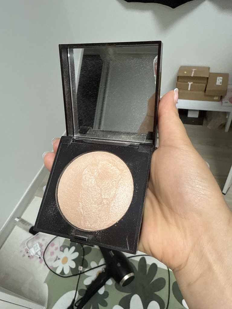 로라메르시에 (LAURAMERCIER) 매트 래디언스 베이크드 파우더 [01 하이라이트] review image