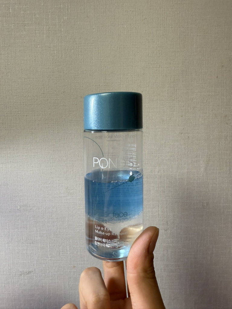 清洁面部水疗唇部和眼部卸妆液的真实用户使用照片