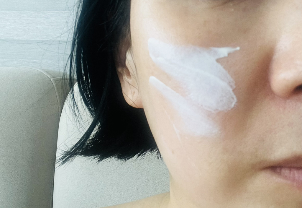 YBK (와이비케이) 릴리프 하이드레이션 라이트 썬스크린 [SPF50+/PA++++] review image