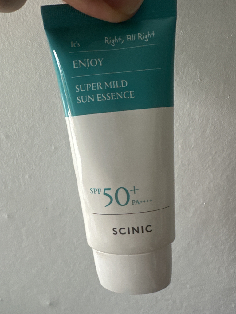 享受超级温和的防晒精华 [SPF50+/PA++++]的真实用户使用照片