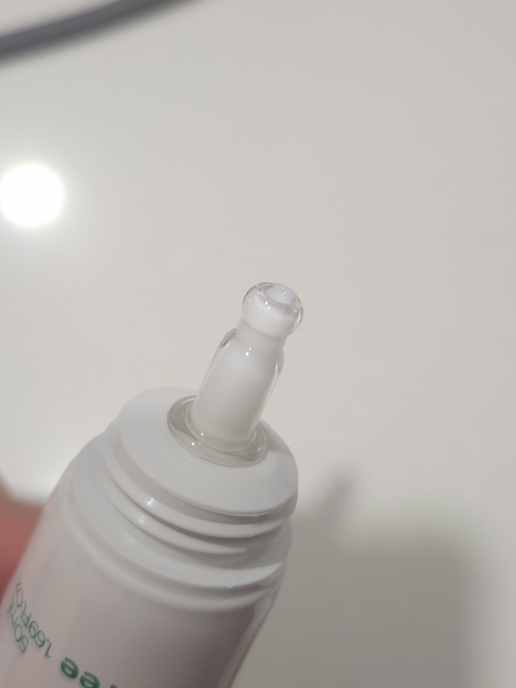 이니스프리 (INNISFREE) 그린티 히알루론산 수분 선세럼 [SPF50+/PA++++] review image