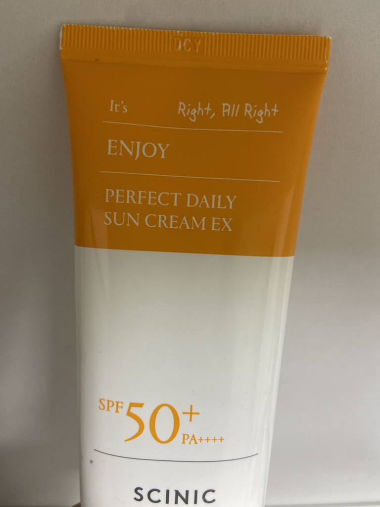 Enzoi 安全温和防晒霜 [SPF50+/PA++++]的真实用户使用照片