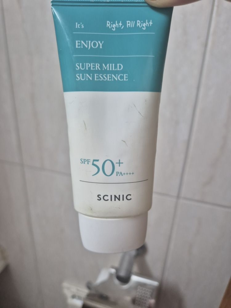 享受超级温和的防晒精华 [SPF50+/PA++++]的真实用户使用照片