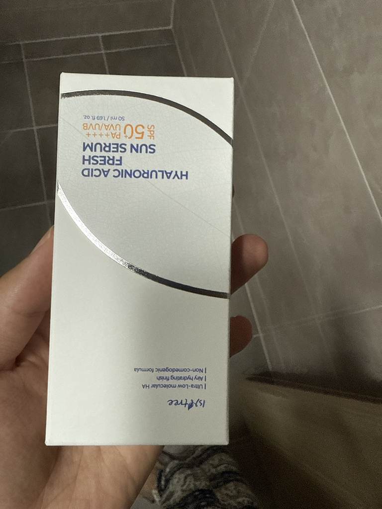 이즈앤트리 (IsNtree) 히알루론산 프레쉬 선 세럼 [SPF50+/PA++++] review image