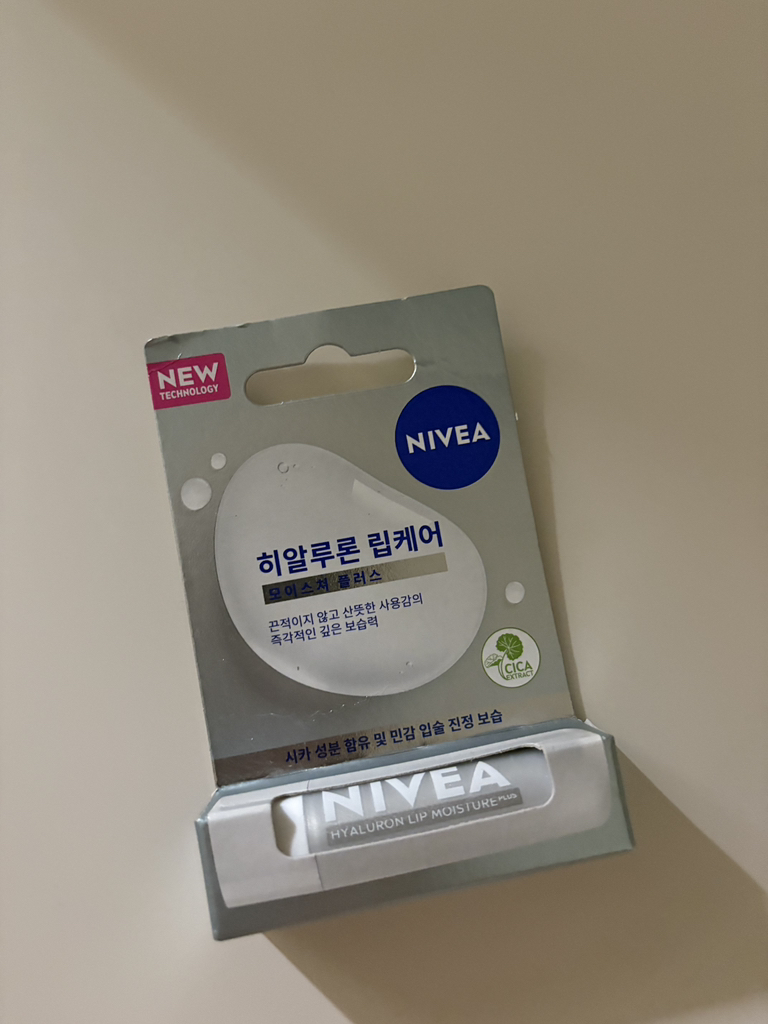 니베아 (NIVEA) 립케어 [히알루론모이스쳐플러스] review image