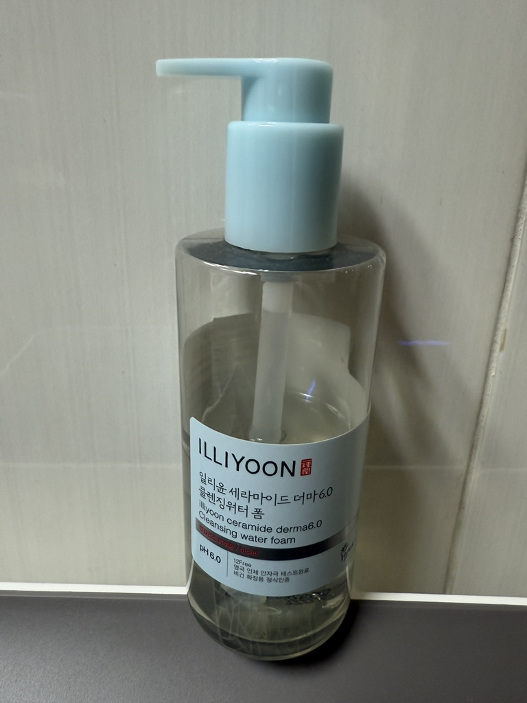 일리윤 (ILLIYOON) 세라마이드 더마 6.0 클렌징워터 폼 review image