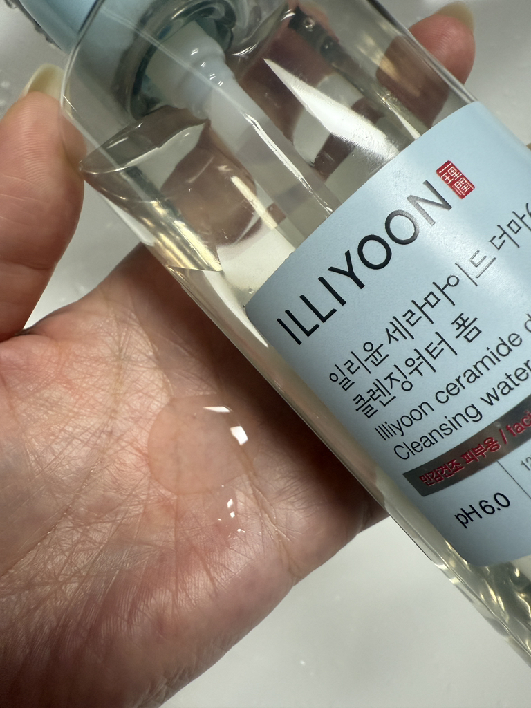 일리윤 (ILLIYOON) 세라마이드 더마 6.0 클렌징워터 폼 review image