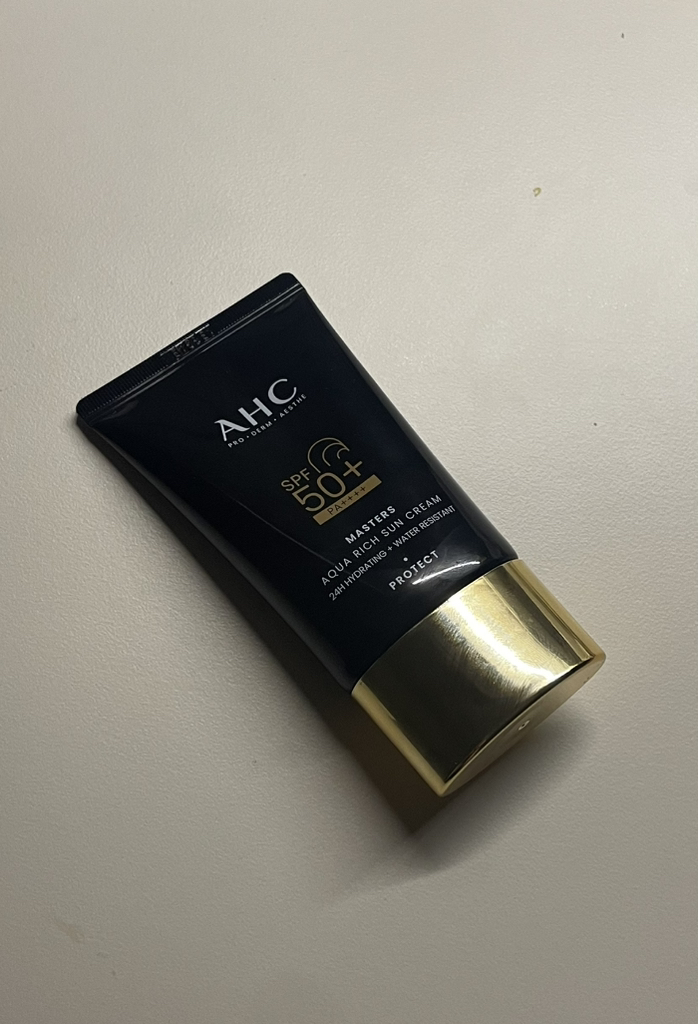 AHC (에이에이치씨) 마스터즈 아쿠아 리치 선크림 [SPF50+/PA++++] review image