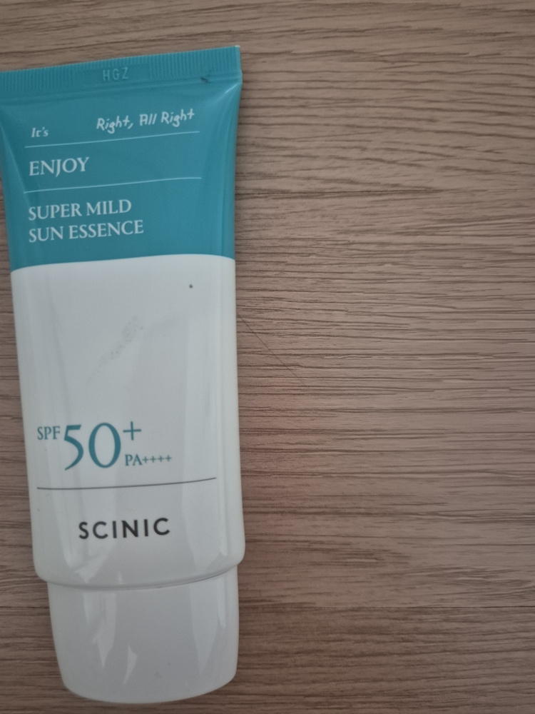 享受超级温和的防晒精华 [SPF50+/PA++++]的真实用户使用照片