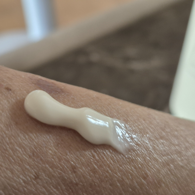 조말론 (JOMALONE) 피오니 앤 블러쉬 스웨이드 핸드 크림 review image