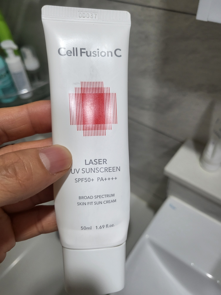 防晒霜 [SPF50+/PA++++] [激光UV]的真实用户使用照片